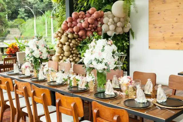 Ile kosztuje catering na komunie? Sprawdź ceny i najważniejsze czynniki