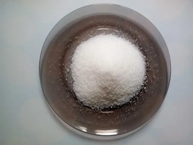 Ile szklanek cukru to 10 dag? Prosta metoda przeliczania