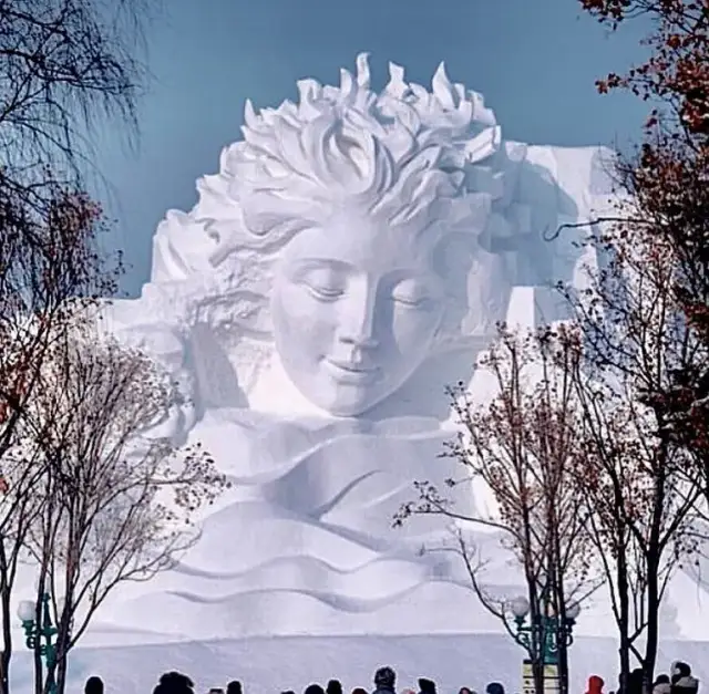 Rzeźby lodowe: jak powstają, gdzie je zobaczyć i najciekawsze festiwale