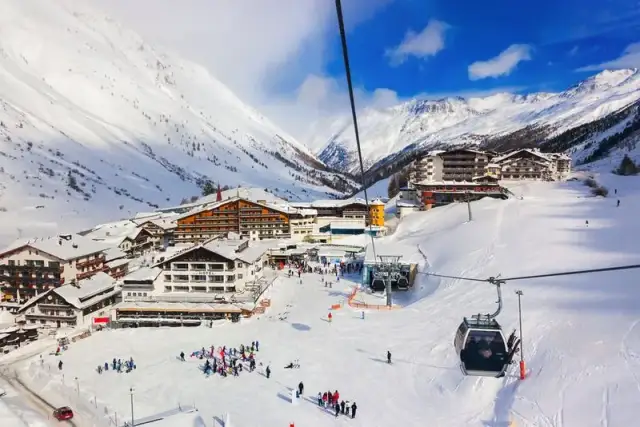 Gdzie polecieć w grudniu? Słońce, święta, narty - znajdź swój wyjazd!