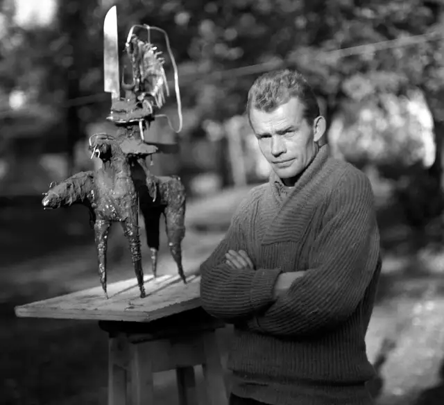 Władysław Hasior rzeźby: kontrowersyjne dzieła, które zmieniają spojrzenie na sztukę