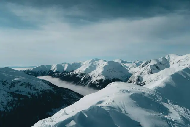 Warunki na szlakach w Tatrach: Bezpieczna zima krok po kroku