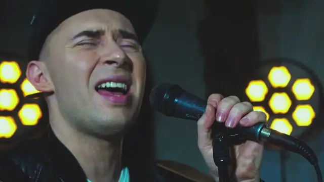 Czy słuchanie muzyki to grzech? Odkryj, co mówi religia o tym