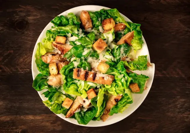 Ingrédients de la salade César : ce que vous devez savoir pour réussir