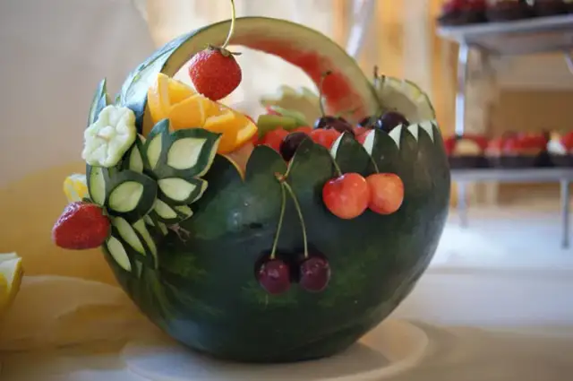 Rzeźby z arbuza: Twórz zachwycające dekoracje na każdą okazję