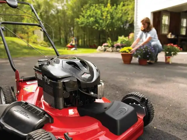 Jak wybrać najlepszy silnik do kosiarki? Porównanie typów i praktyczne porady