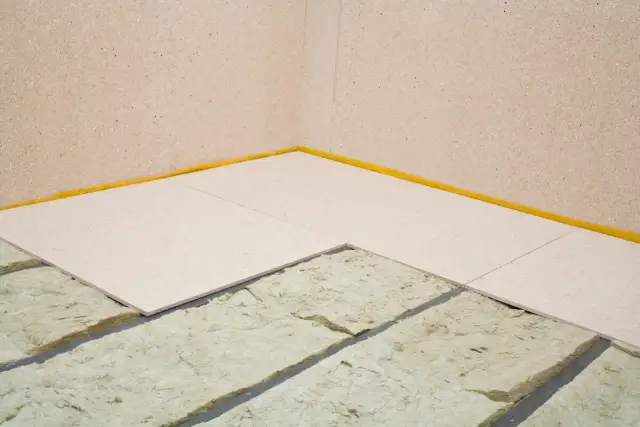 Jak zaizolować podłogę na gruncie, aby uniknąć wilgoci i strat ciepła