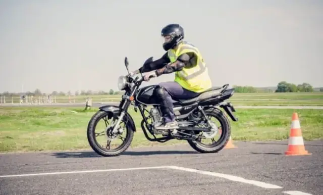 Ile kosztuje kurs na motorower? Sprawdź, co naprawdę musisz zapłacić