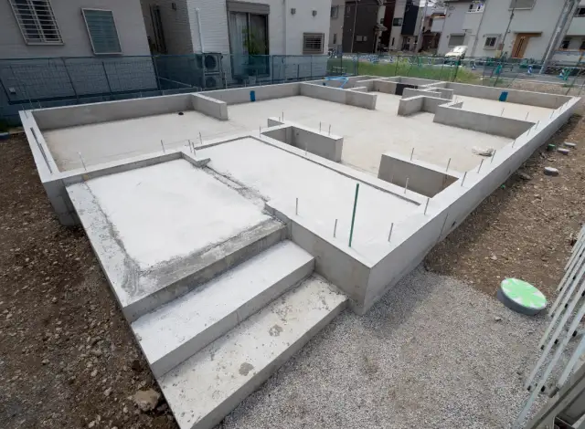 EPS czy XPS na fundamenty? Wybierz mądrze i oszczędź!