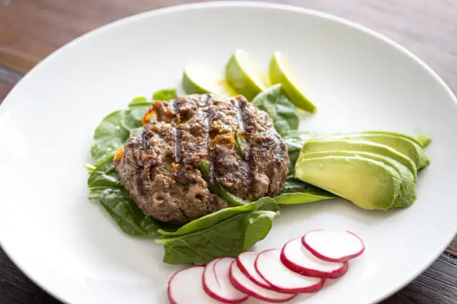 Ile kcal ma jalapeno burger? Sprawdź kaloryczność różnych wersji