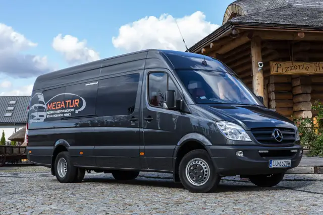 Bus do Niemiec: Ceny (300-700 zł) i triki, by nie przepłacić