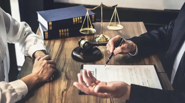 Od czego jest notariusz? Rola, usługi, bezpieczeństwo prawne.