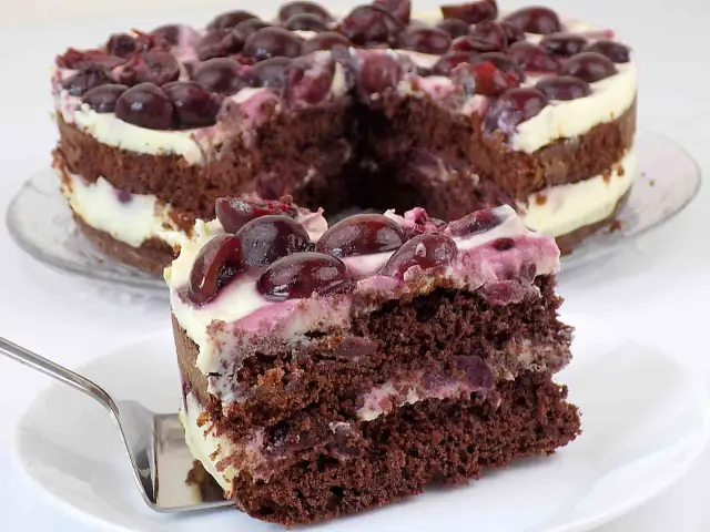 Przepisy na ciasta z czereśniami, które zachwycą Twoich gości