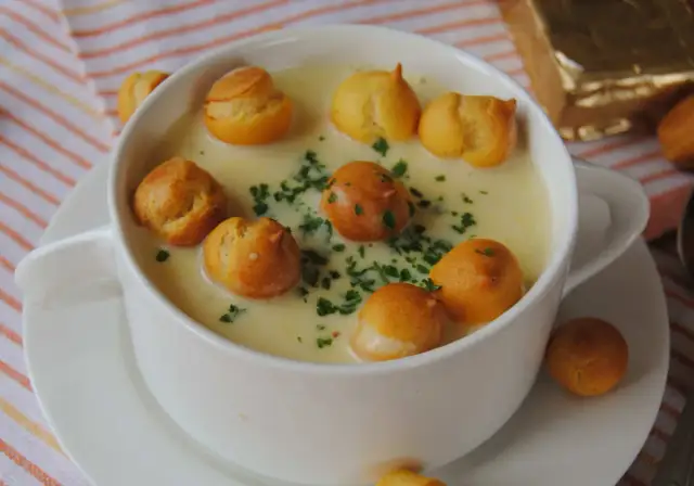 Jaki serek kremowy do zupy? Odkryj najlepsze smaki i przepisy