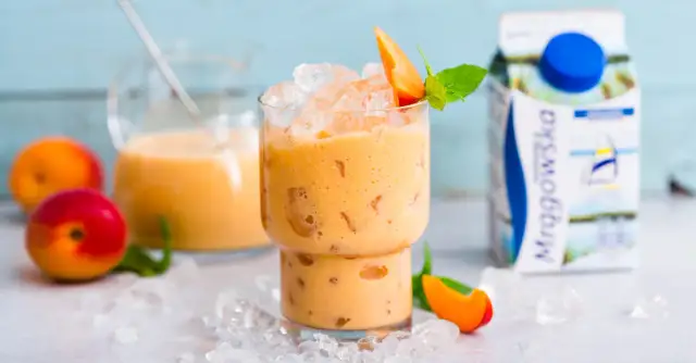 Koktajl z maślanki - zdrowy przepis na orzeźwiający napój na lato