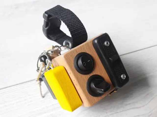 Kostka manipulacyjna sensoryczna: jak wspiera rozwój dziecka?