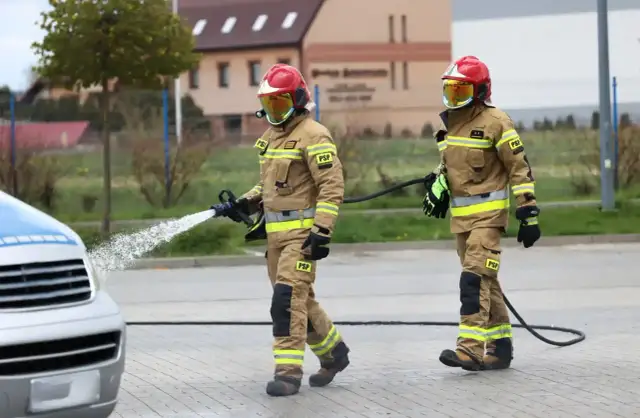 Zarobki oficera PSP: Ile zarabia strażak w 2025?