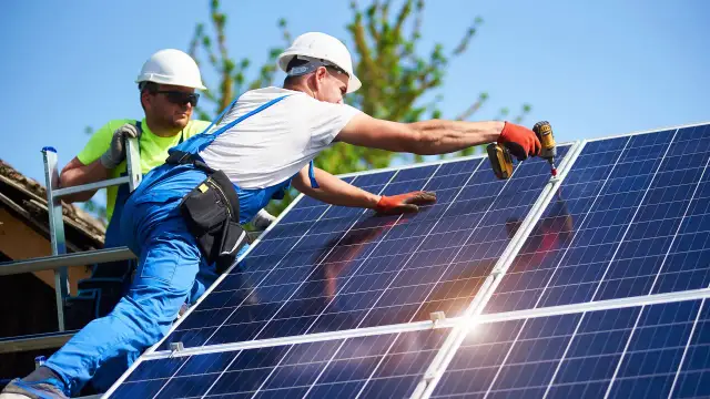 Kto może instalować fotowoltaikę? Sprawdź wymagane kwalifikacje