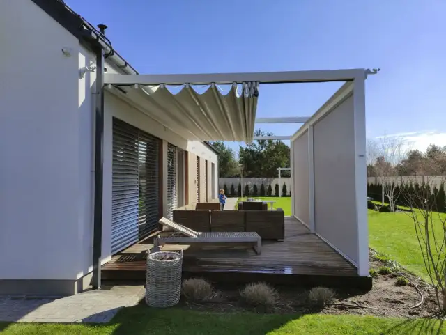 Markiza czy pergola? Które zadaszenie tarasu wybrać?
