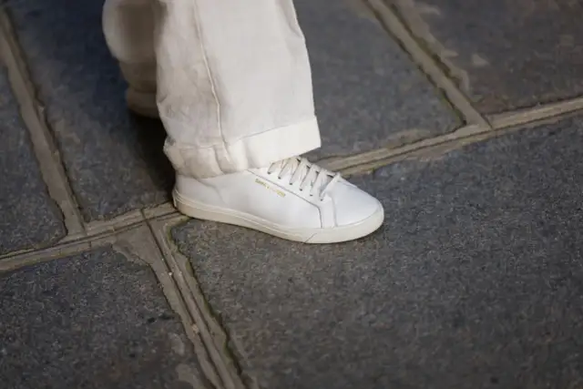 Jak wybielić podeszwy? Domowe sposoby, prof. środki i błędy.