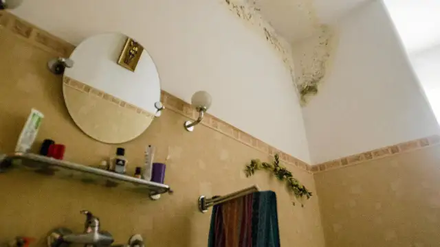 Co zrobić jak sąsiad zalewa mieszkanie? Skuteczne kroki na ratunek