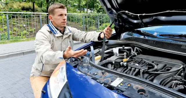 Czy pasek klinowy się rozciąga? Objawy i skutki rozciągania