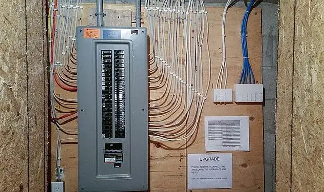 Skrzynka Elektryczna: Jak Wybrać i Zamontować? Ważne Wskazówki