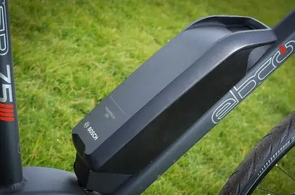 Jak wyjąć baterię z roweru elektrycznego bez kluczyka - proste sposoby