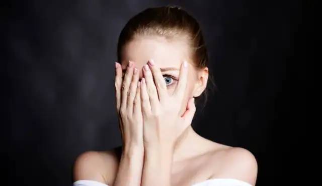 Lęk przed śmiercią objawy – jak je rozpoznać i z nimi walczyć