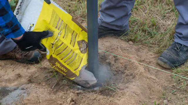 Jak mieszać beton bez betoniarki - proste metody i porady dla każdego