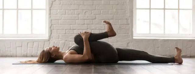 Rücken dehnen: Übungen gegen Schmerzen & für mehr Flexibilität