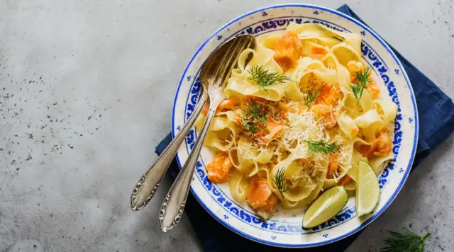 Pâtes au saumon fumé : La recette facile, rapide et nos astuces !