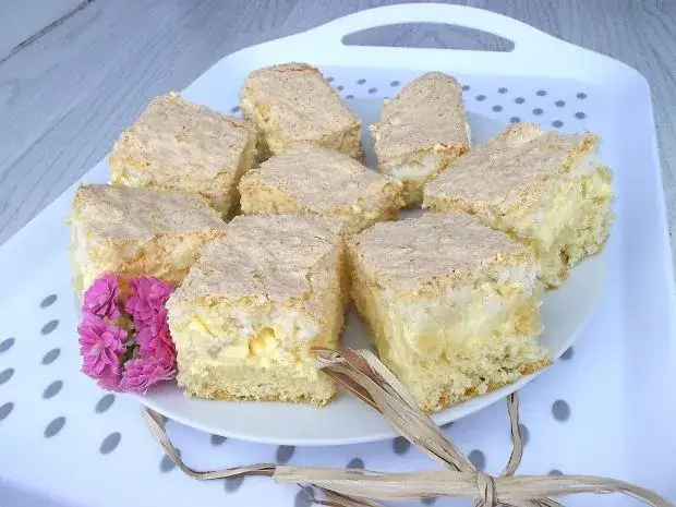 Pyszny przepis na ciasto ananasek, które zachwyci Twoich gości