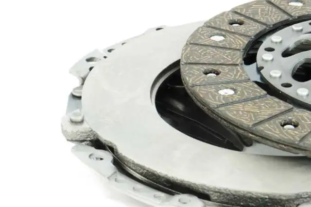 Ślizga się sprzęgło? Rozpoznaj objawy i oszczędź na naprawach!