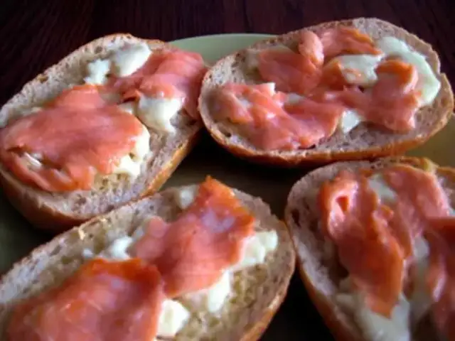 Pyszna zapiekanka z łososiem i mozzarellą, którą pokochasz na obiad