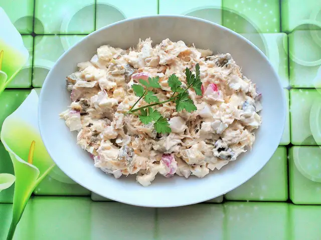 Jak zrobić sałatkę z makreli w 10 minut – szybki i smaczny przepis