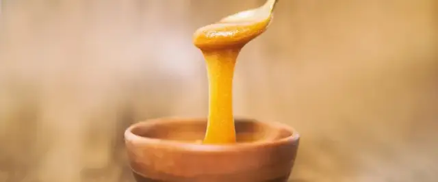 Co to jest miód manuka i dlaczego warto go stosować codziennie