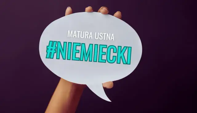 Dłoń trzyma białą chmurkę z napisem "MATURA USTNA #NIEMIECKI".