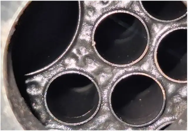 Zapowietrzona chłodnica: objawy, przyczyny i jak uniknąć uszkodzenia silnika