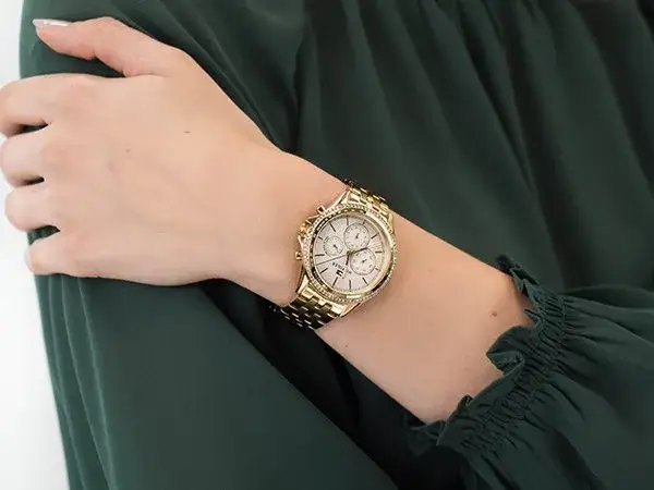 Jakie zegarki modne: najnowsze trendy i stylowe propozycje dla Ciebie