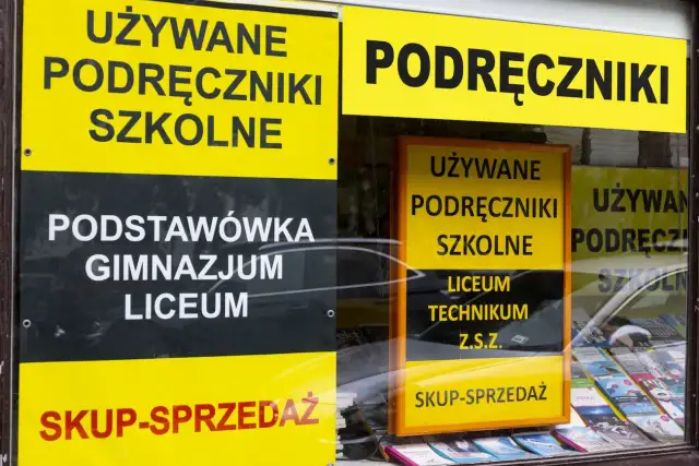 Sprzedaj podręczniki szkolne: Jak zarobić najwięcej? Poradnik.