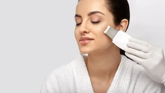 Jak działa peeling kawitacyjny? Odkryj jego korzyści dla skóry