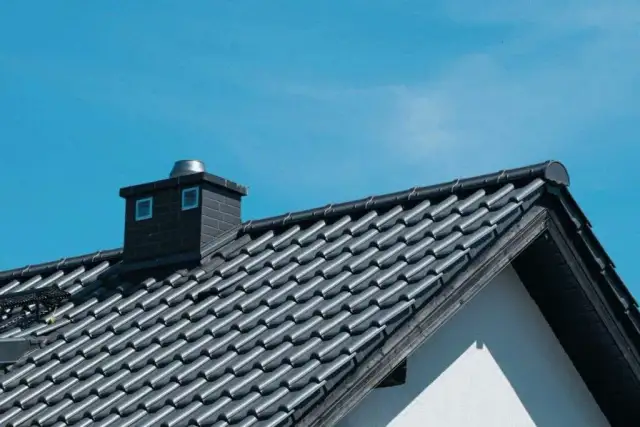 Ile kosztuje robocizna dekarza? Cennik 2024 i kluczowe czynniki