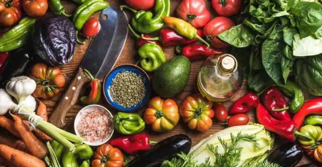 Na czym polega dieta wegetariańska? Odkryj jej zasady i korzyści