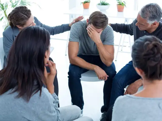 Skuteczna walka z uzależnieniem: Metody, wsparcie, trwała zmiana