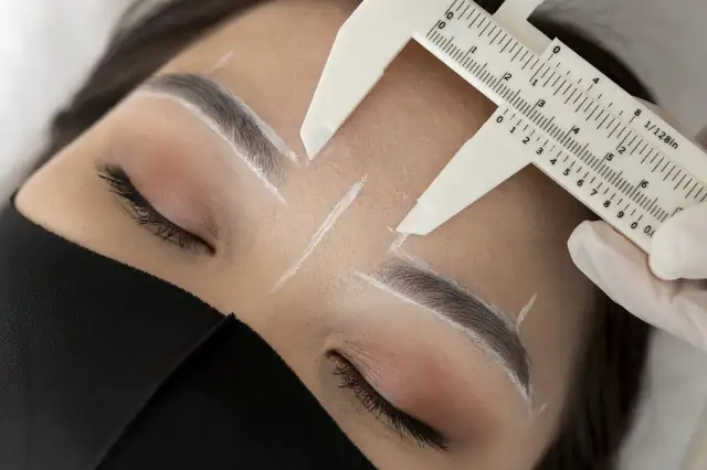 Tych akcesoriów do PMU potrzebuje każda stylistka