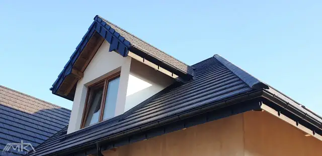 Zawód dekarza: zarobki, ścieżki kariery, przyszłość. Czy to dla Ciebie?