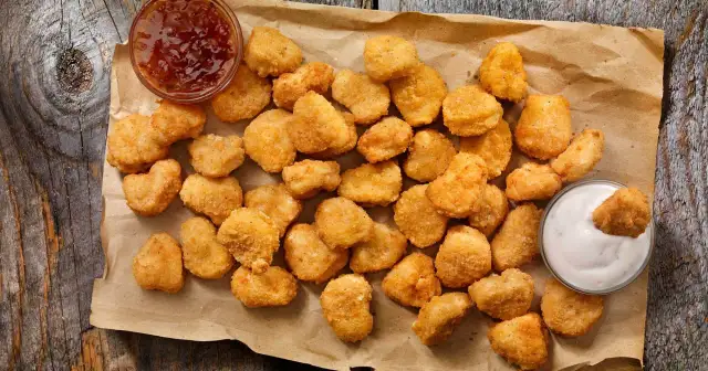 Jak zrobić kurczaka jak z KFC? Przepis na chrupkość i soczystość!