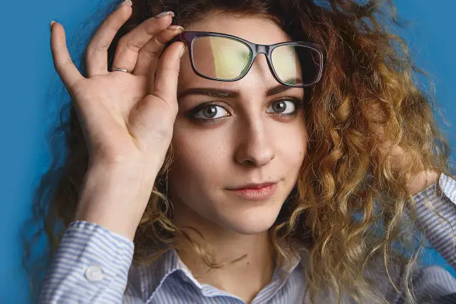 Okulary fotochromowe: Testuj i oceniaj ich jakość jak ekspert!