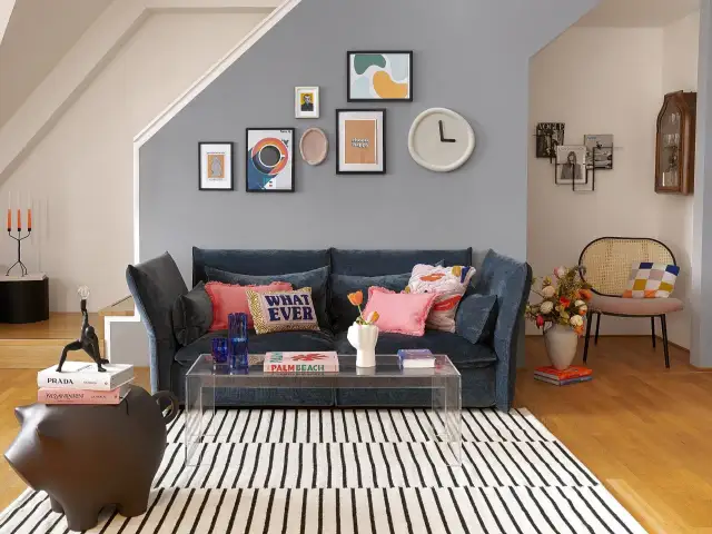 Malowanie skosów w sypialni: Poradnik, który odmieni poddasze!